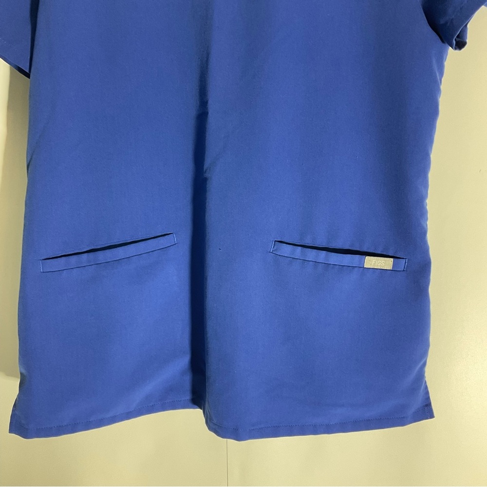 Figs Technical Collection Short Sleeve Pockets V-Neck Scrub Top Slit Sides Sz SM - Picture 7 of 13